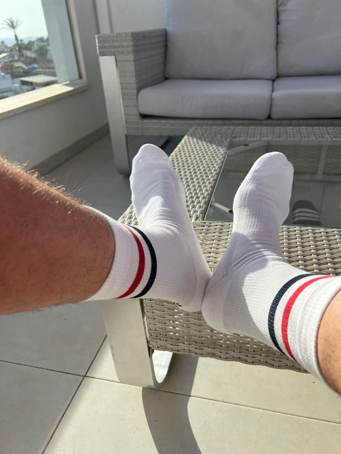Bearfeet 🧸👣🏳️🌈 cover image