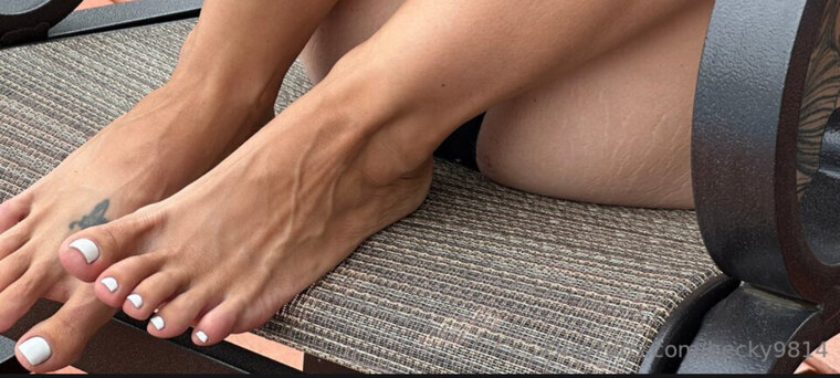 AuthenticHotMomVibz cover image