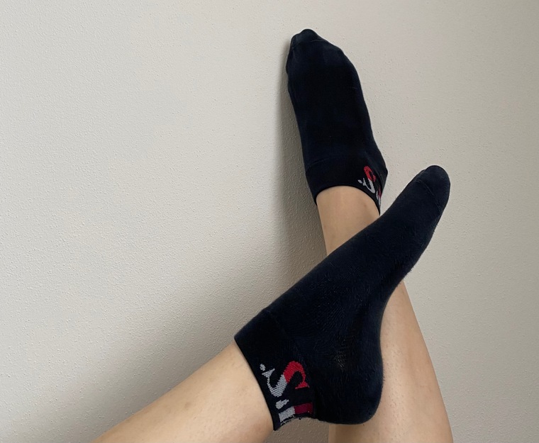 Emma feet cover image