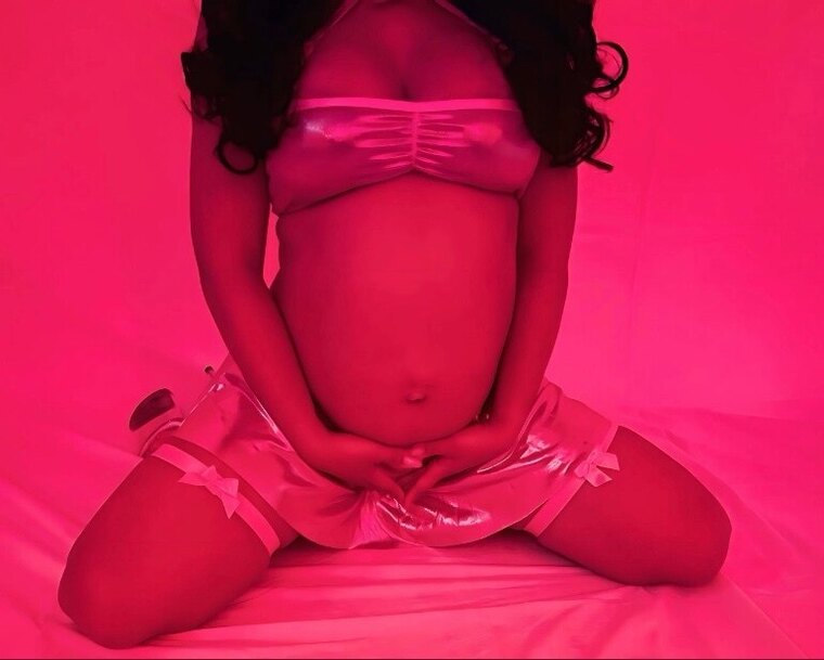 beautiful pregnant muse banner image