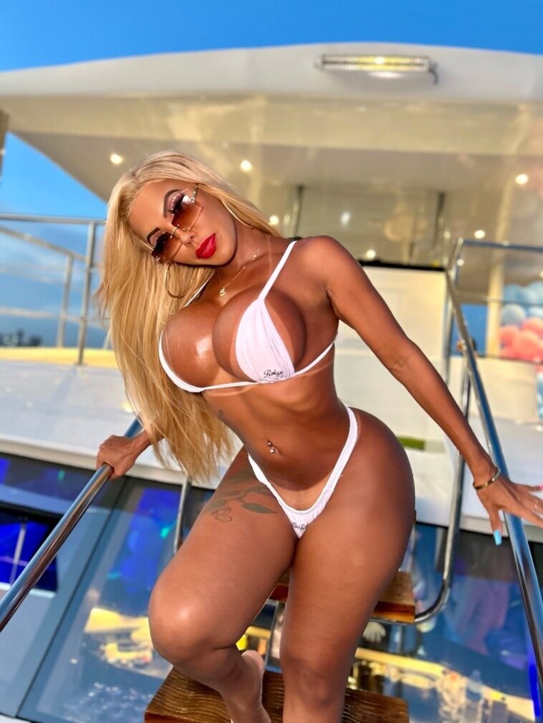 Bianca Ferraz cover image