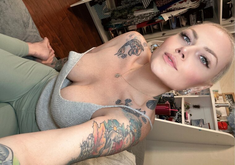 Bianca is NAKED!! 😻 cover image