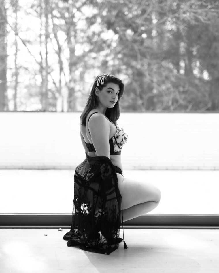 Gaëlle Curvy Model banner image