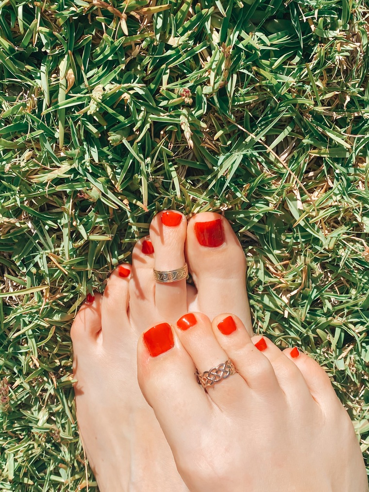 BlackHoseWhiteToes cover image