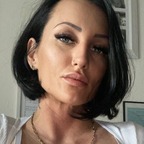 Julia 🖤 avatar