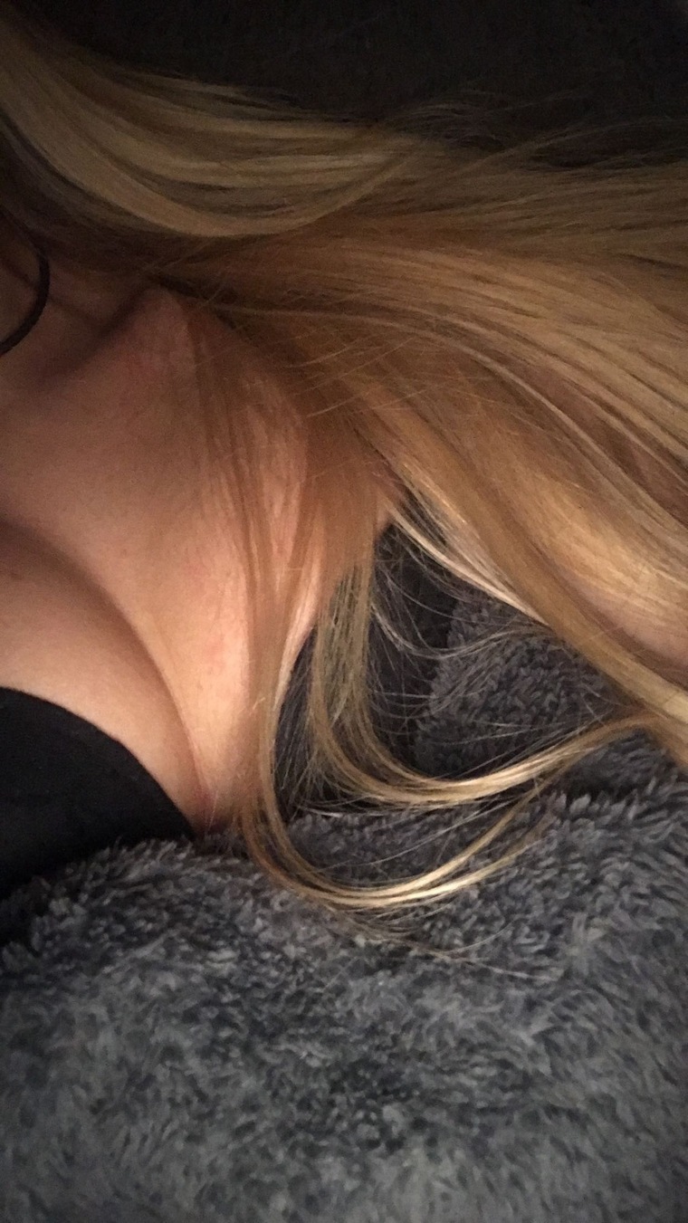 Blonde secret 🤫 cover image
