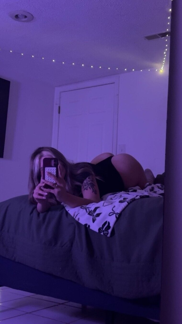 Blondebunny🐇 cover image