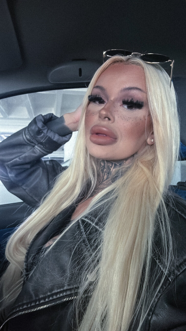 Blondiebomb cover image