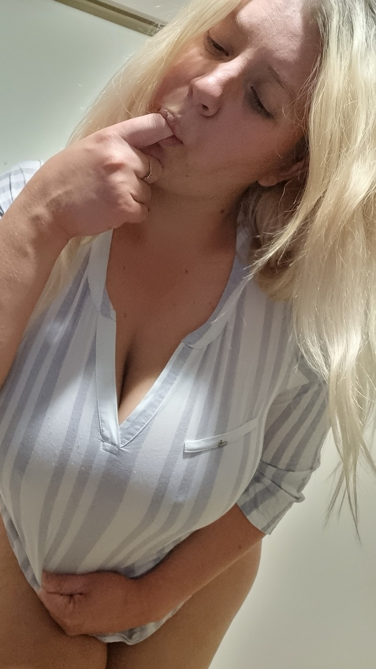 Blondielass11 cover image