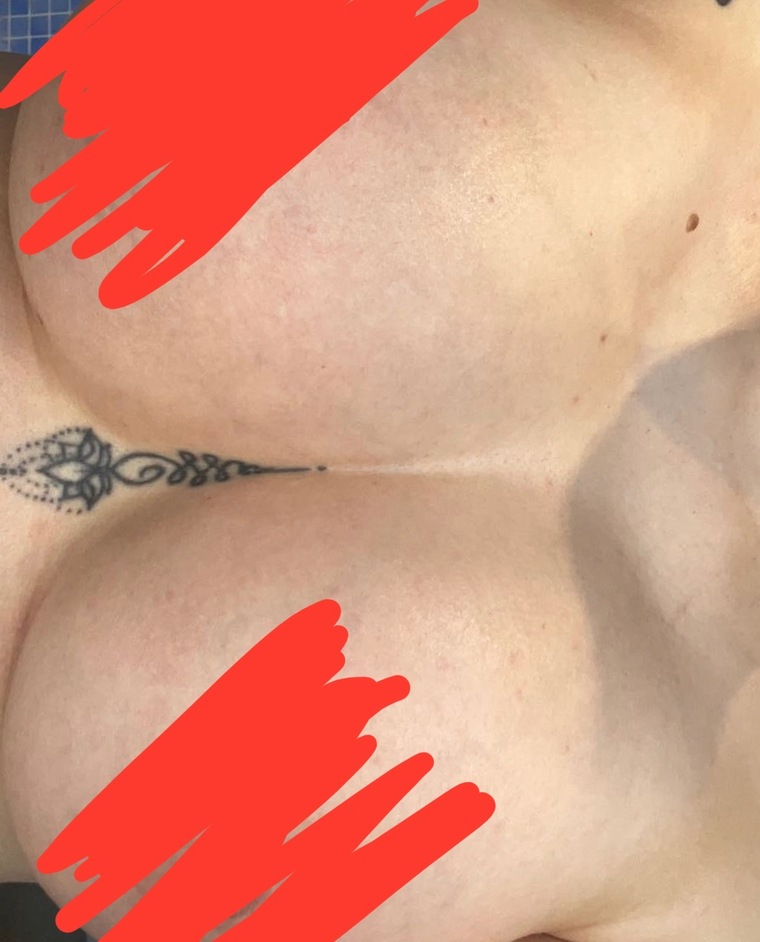 Blue eyes and big boobs banner image