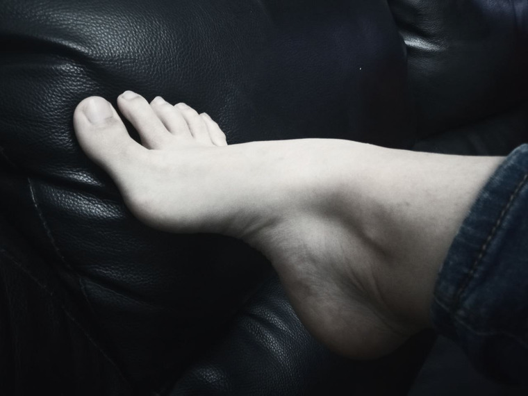 bluepagegirlfeet banner image
