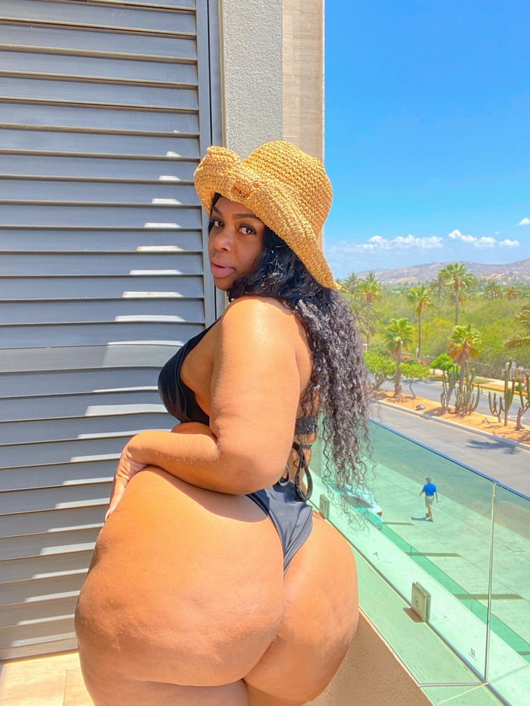 Craving Curves banner image