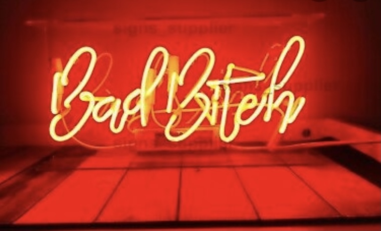 HeyyyitsBella banner image