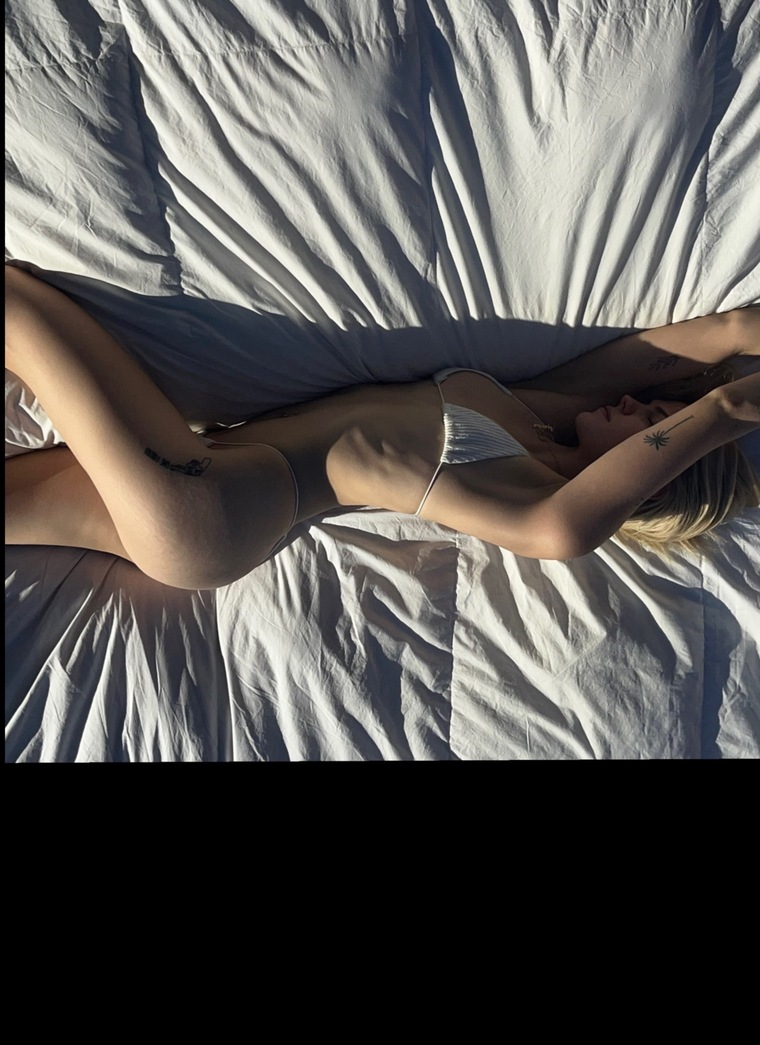 Blonde Babe banner image