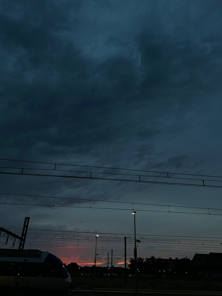 E banner image