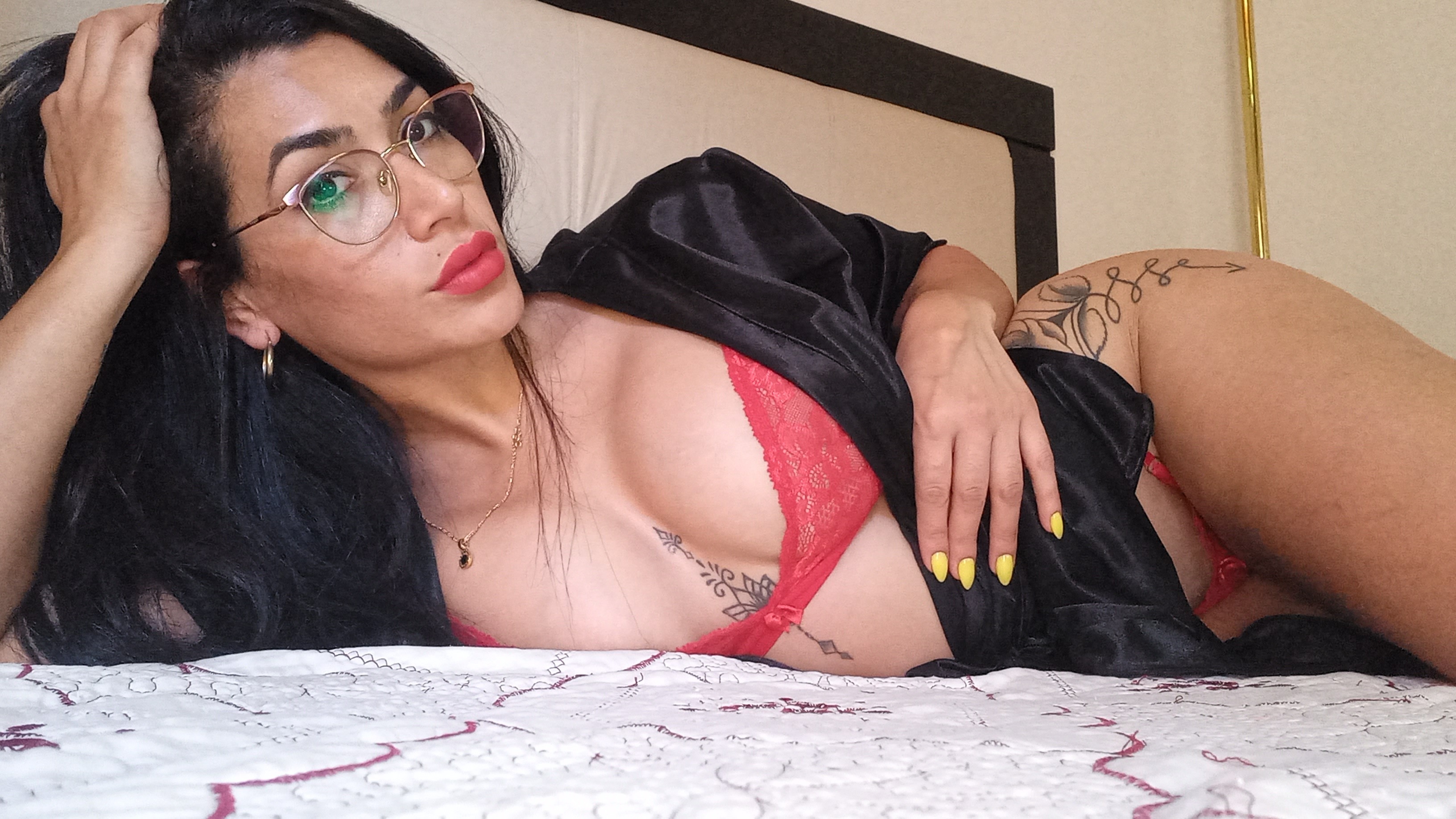 incredible brunette🔥🫦💋👅🔥 banner image