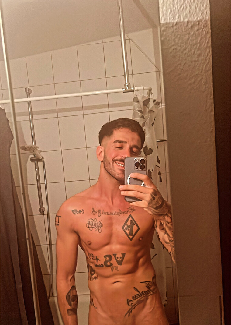 Pretty boy 🔫 cover image
