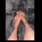 Brunette feet avatar