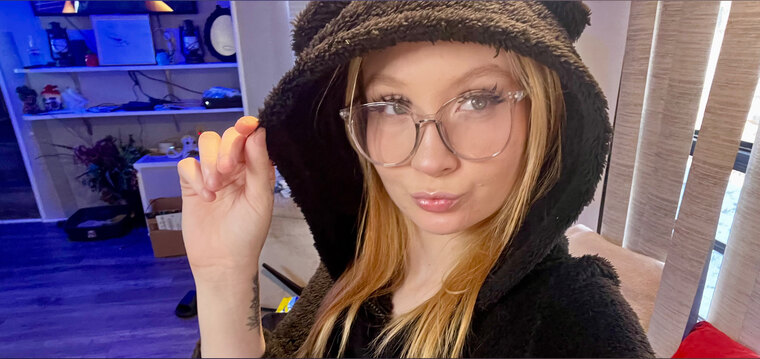 • CeCe Lynn • banner image