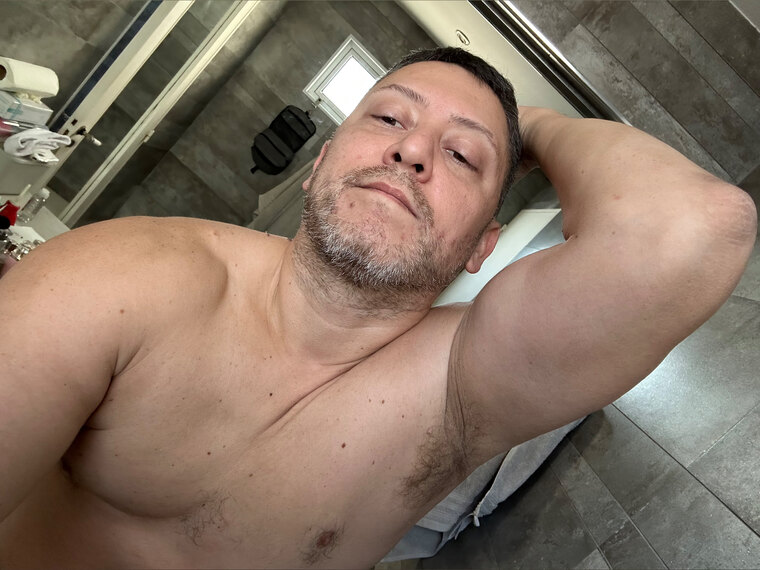 Rodrigo 🔥 Latin Muscle Daddy banner image