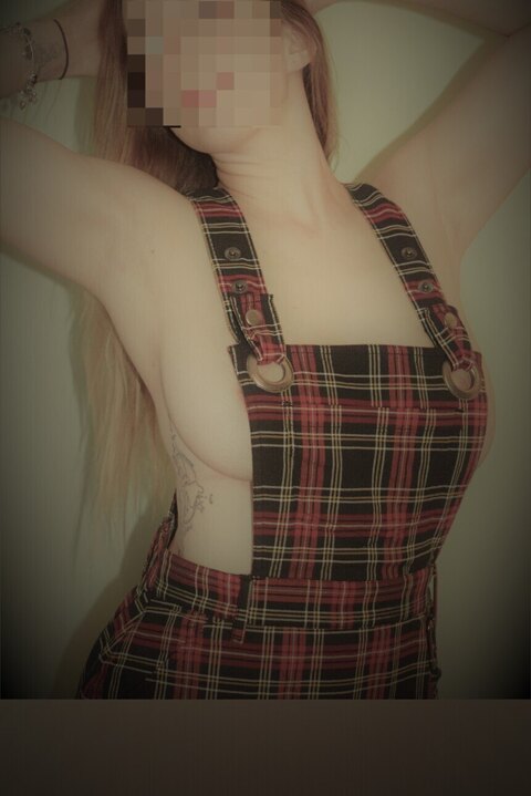 Bustywife93 cover image