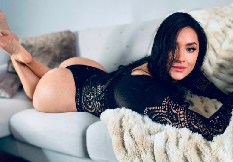 Malena R. banner image
