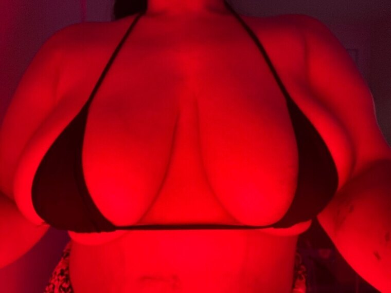 Momma.mia cover image