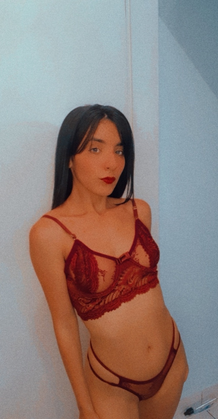 Camila Gomes banner image