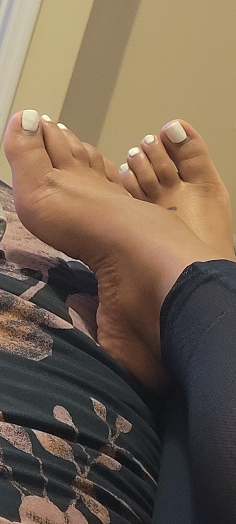 CaramelBBWtoesies cover image