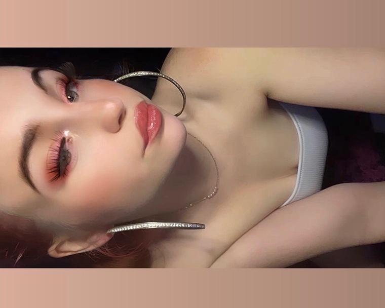 CarlyXoxo cover image