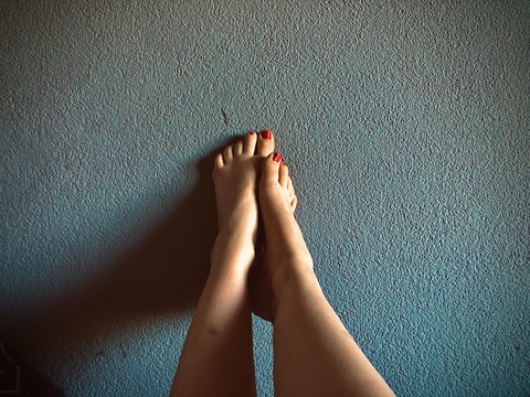 CarolineSweetFeet cover image