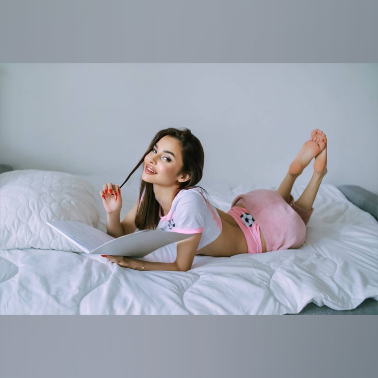 Caroline ✨ banner image