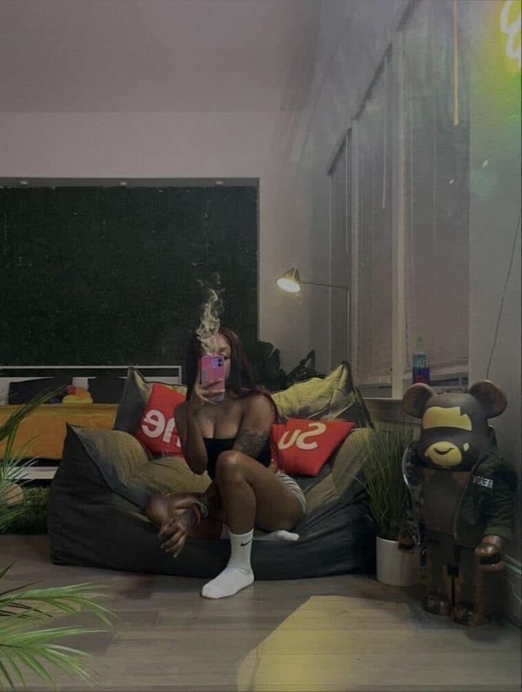 PinkPlease banner image