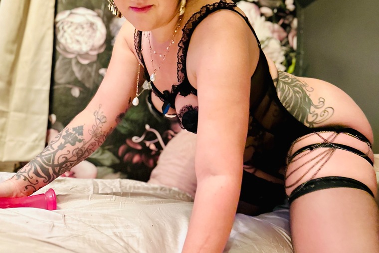 Charlotte Shhadow 🤫 cover image