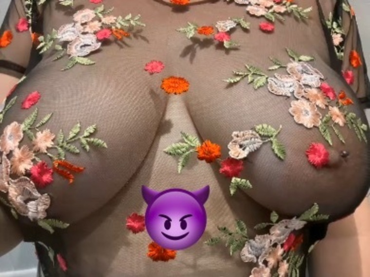 Chloe🥵🤫 cover image