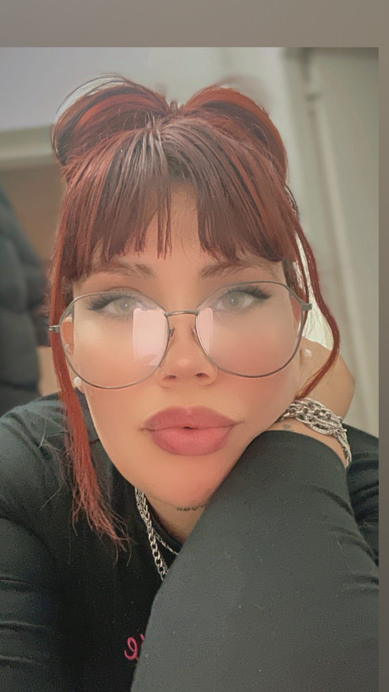Adriana🦋 cover image