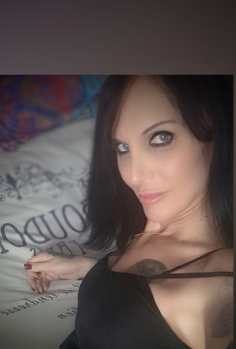 LoubieLouxxx cover image