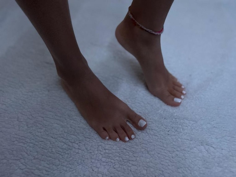 Couple feet cover image