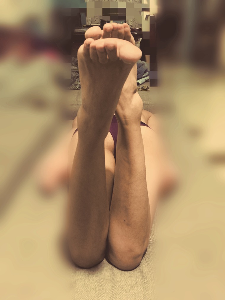 Couple feet banner image
