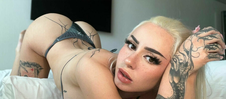 Courtney 🎀 cover image