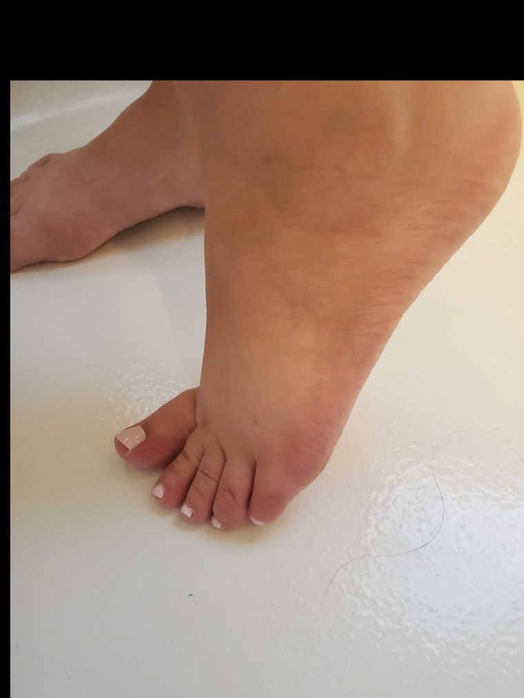 CrimsonPrincessFeet cover image
