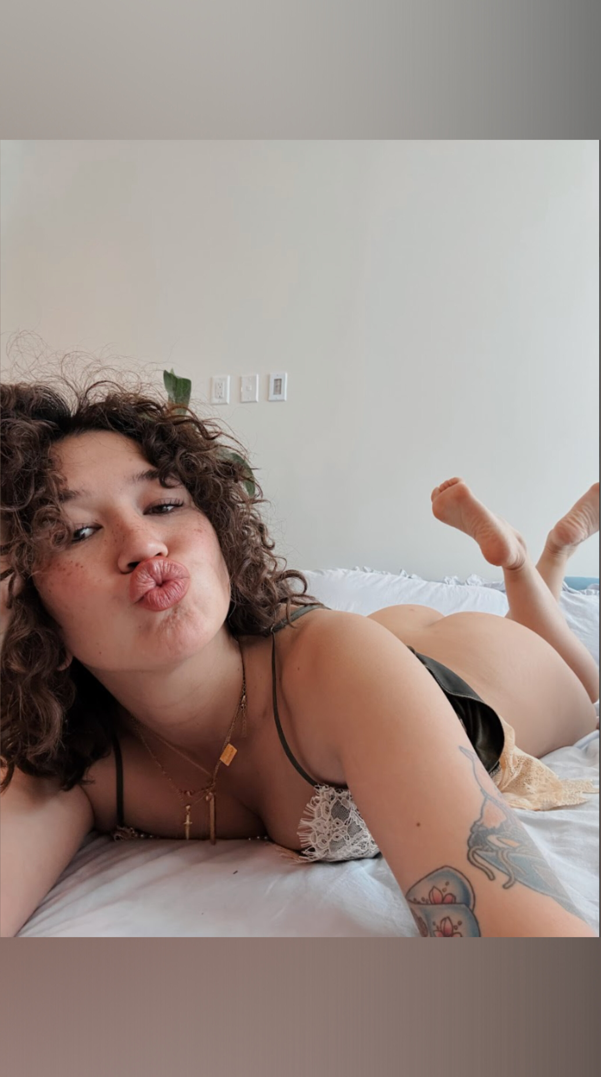 Alexx ✨ banner image
