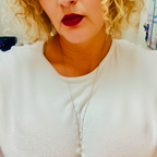 Curlygirlblue avatar