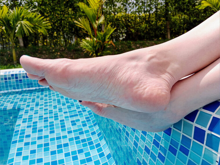 Paulina's Feet- Colombian White Wrinkles cover image