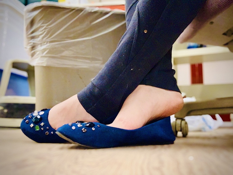 Curves and Toes 😘 banner image
