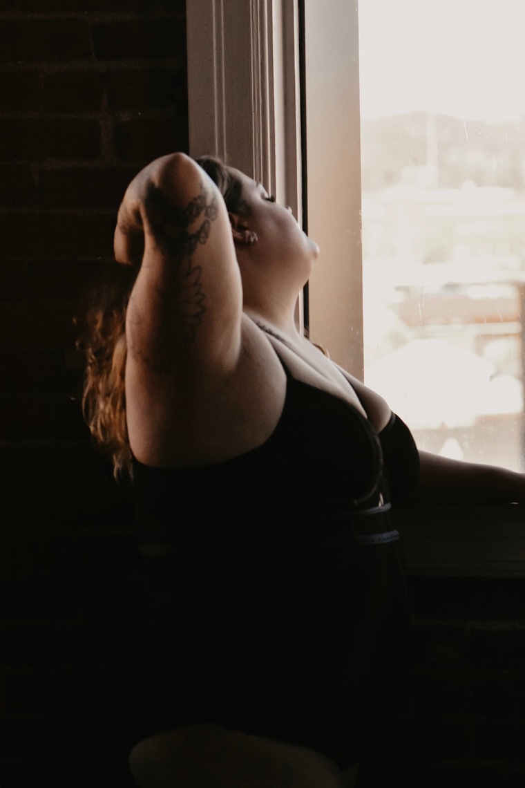 Curvie Sisters cover image
