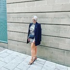 Curvy blonde avatar