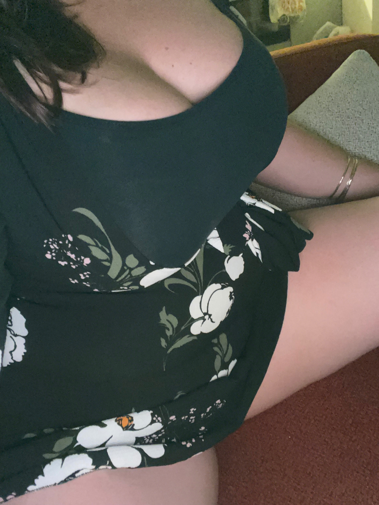 Curvybrunnette banner image