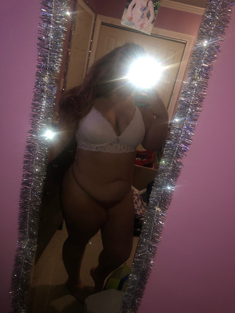 CurvyCutie🍑 cover image