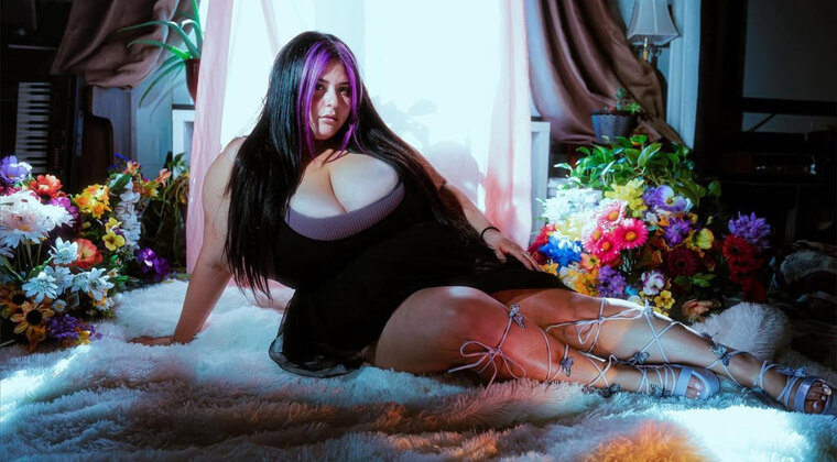 Curvy goddess cover image